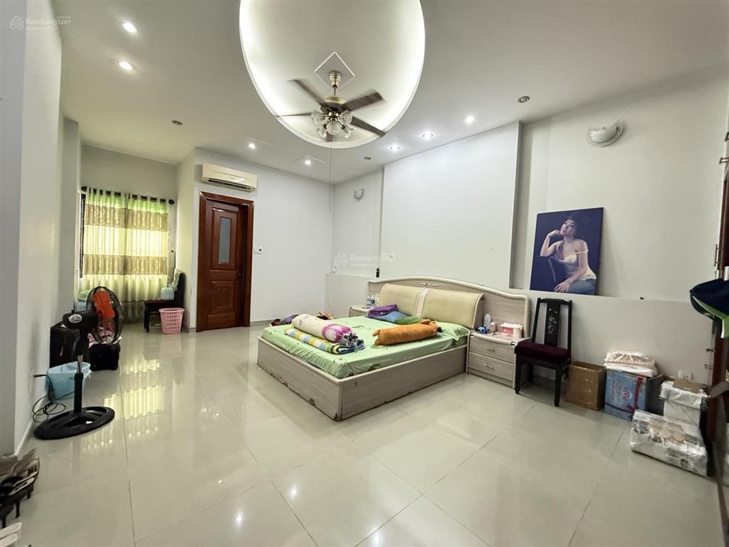Bán nhà hẻm oto 8m phạm văn bạch 4.5m x 20m nhà đúc 3 tầng ngay cổng quân đội rất an ninh
