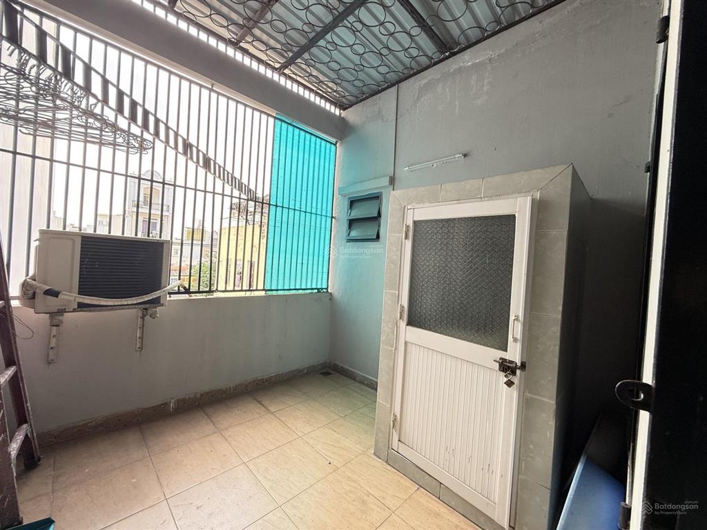 Bán nhà hẻm oto 8m phạm văn bạch 4.5m x 20m nhà đúc 3 tầng ngay cổng quân đội rất an ninh