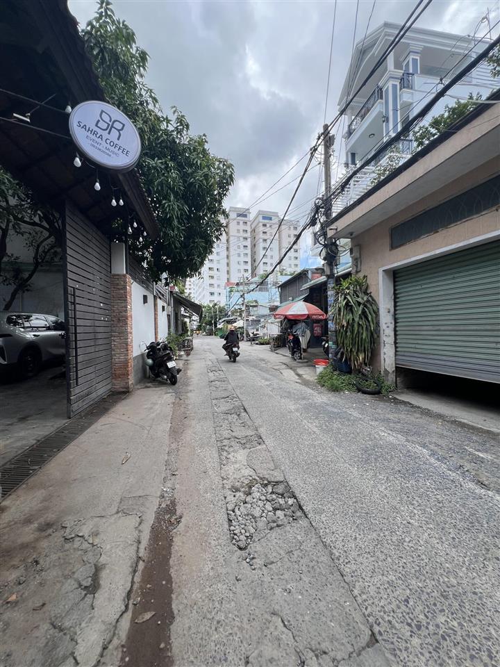 Cách 1 căn ra phan văn hớn 6.5m x 25m đường trước nhà lg 12m ngay siêu thị coop mart sổ sẵn ko vay