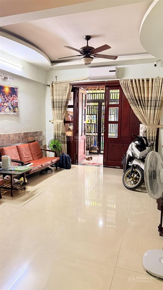 Sát vách emart phan huy ích 4m x 16m 4 tầng đúc 4 phòng ngủ 3 căn ra mặt tiền ô tô đổ cửa