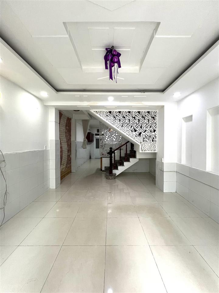 Oto ngủ nhà đường số 51 ngay trường lý thái tổ 4m x 17m 4 tầng có sân đậu oto 4 phòng ngủ ~100tr/m2
