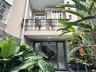 Oto ngủ nhà đường số 51 ngay trường lý thái tổ 4m x 17m 4 tầng có sân đậu oto 4 phòng ngủ ~100tr/m2