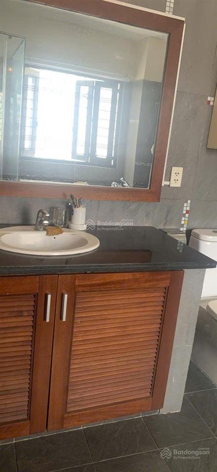 Bán nhà phố hiện đại 4 pn, 4 wc dọn vào ở ngay, gần đầm sen, nhà thi đấu phú