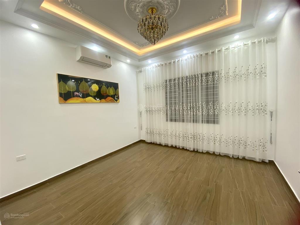 Bán nhà ngõ 369 văn cao thông 333 văn cao 2 oto tránh nhau. đang có dòng tiền cho thuê 18tr/tháng