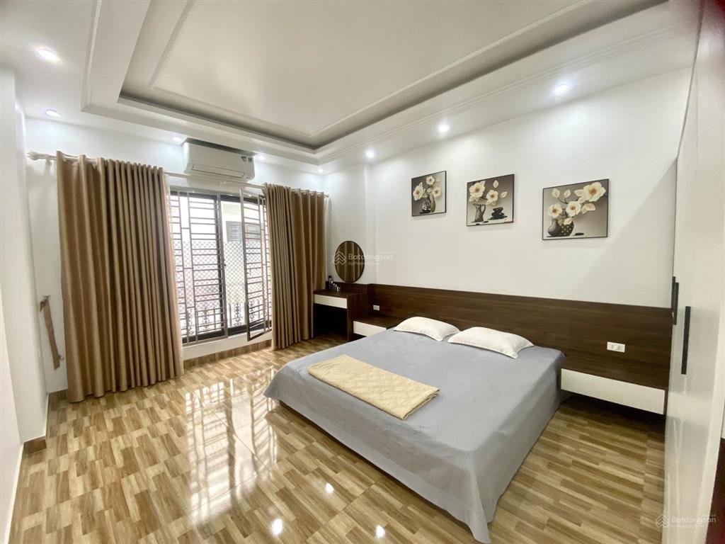 Bán nhà ngõ 369 văn cao thông 333 văn cao 2 oto tránh nhau. đang có dòng tiền cho thuê 18tr/tháng
