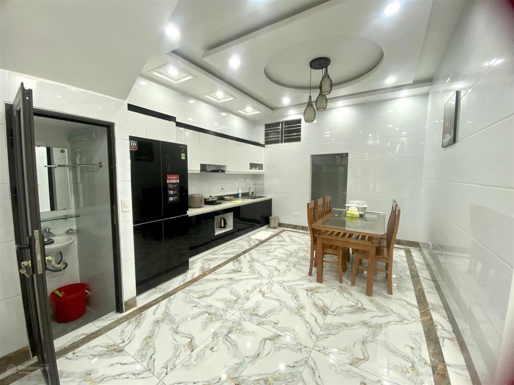 Bán nhà ngõ 369 văn cao thông 333 văn cao 2 oto tránh nhau. đang có dòng tiền cho thuê 18tr/tháng