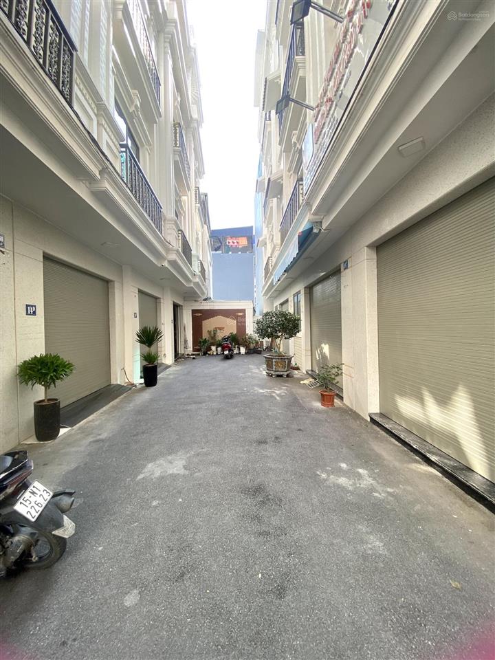 Bán nhà ngõ 369 văn cao thông 333 văn cao 2 oto tránh nhau. đang có dòng tiền cho thuê 18tr/tháng