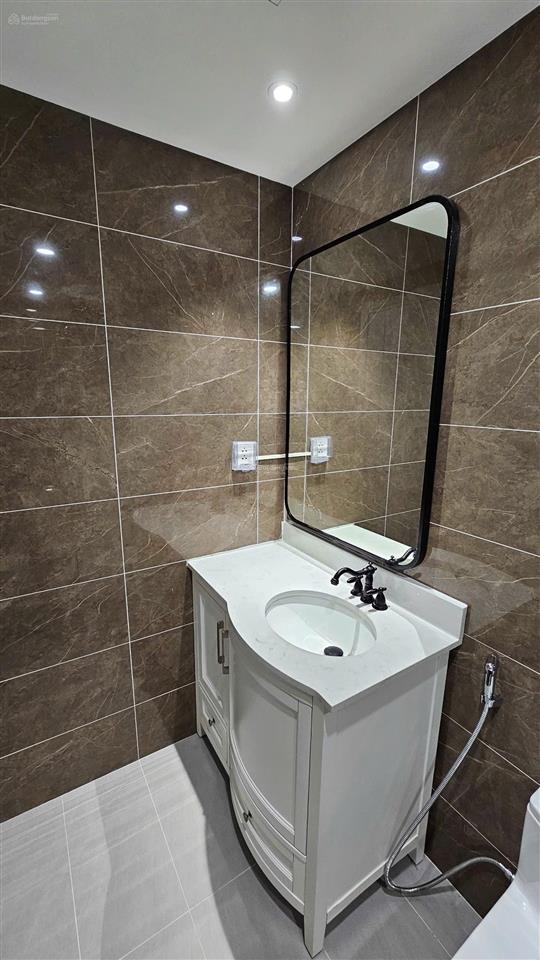 Chính chủ cần bán ch 2pn+ toà i1, giá 4,7ty bp,đầy đủ nội thất mới,view công viên.  0343 059 ***