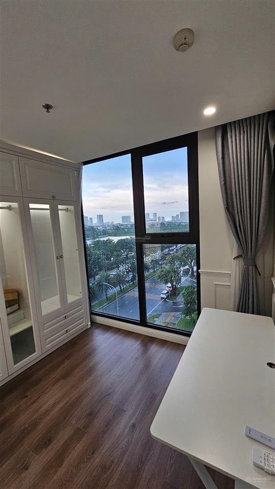 Chính chủ cần bán ch 2pn+ toà i1, giá 4,7ty bp,đầy đủ nội thất mới,view công viên.  0343 059 ***