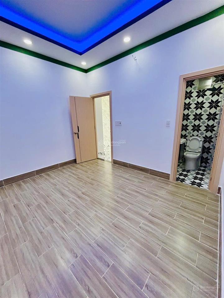 Bán nhà riêng gần cầu lớn, phan văn hớn, 2,1 tỷ, 82m2, 3pn, 3wc, 2 tầng, bao đẹp