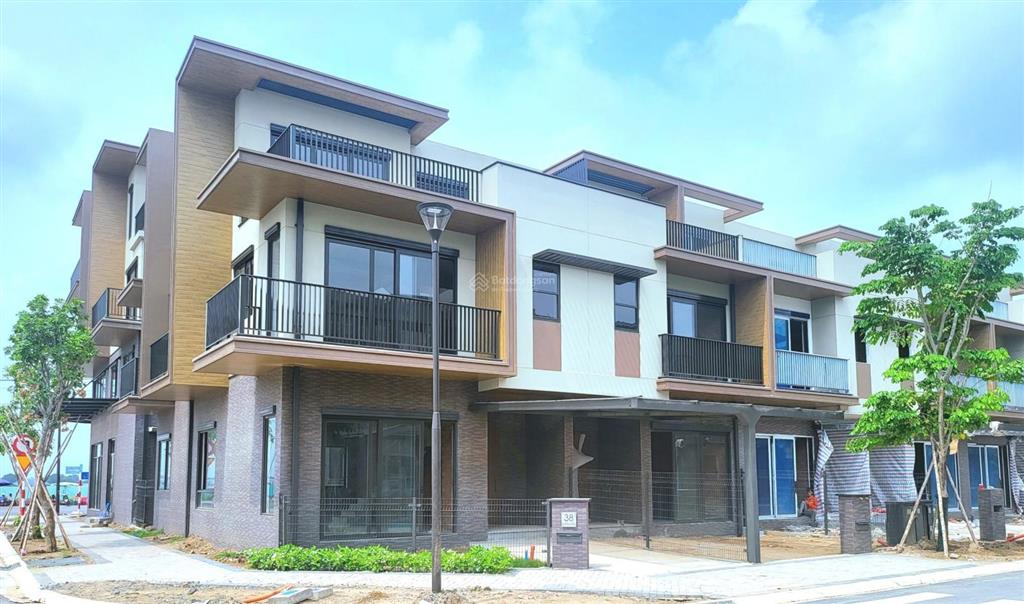 Cần bán nhà phố vườn 164m2, căn góc 2 mặt tiền view hồ bơi công viên, có nhà sẵn, 0909 425 ***