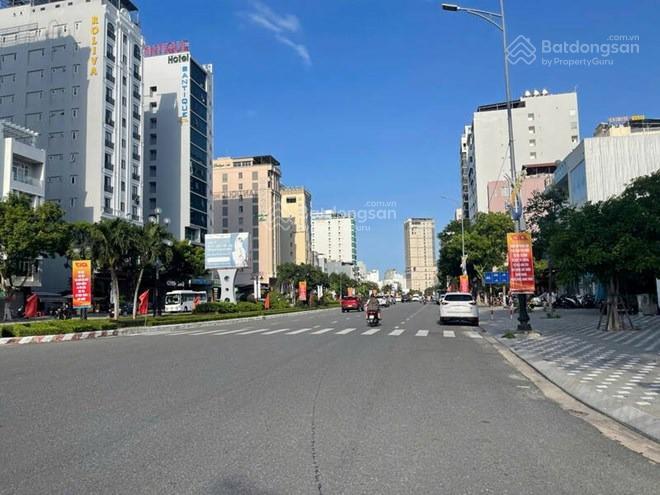 Cần bán nhà mặt đường phạm văn đồng đang kinh doanh vị trí đắc địa cạnh lô góc