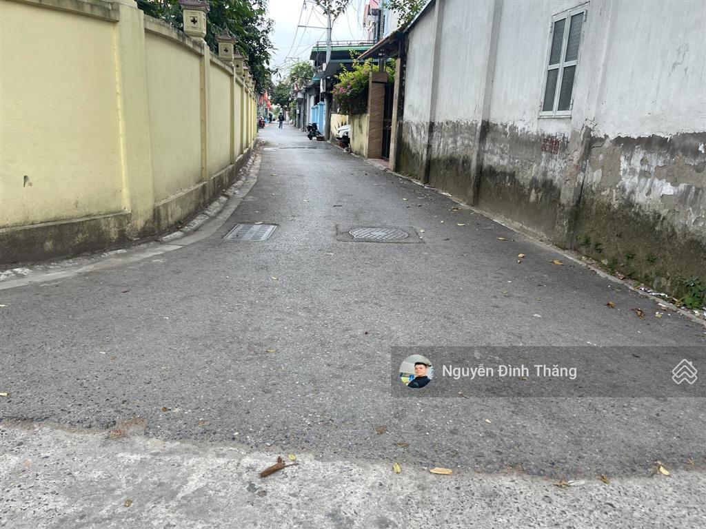 Bán 31m2 đất đông dư trong đê xóm 6 ngõ nông , gần trục chính giá chỉ 3.950