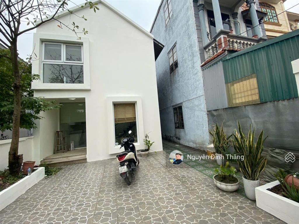 Bán nhà 2.5 tầng đa tốn full nội thất, sân vườn, vị trí gần vinhomes