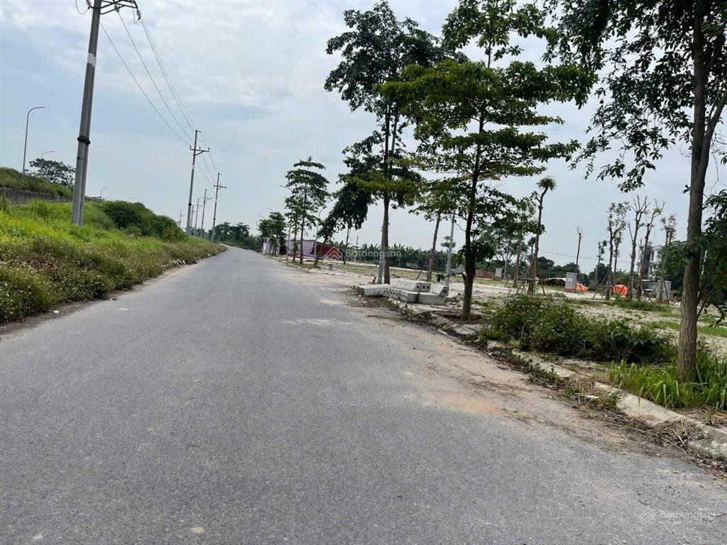 Siêu phẩm đất đấu giá hàn lạc , phú thị xã thuận an gia lâm. mặt tiền rộng 8m vỉa hè 2.5m