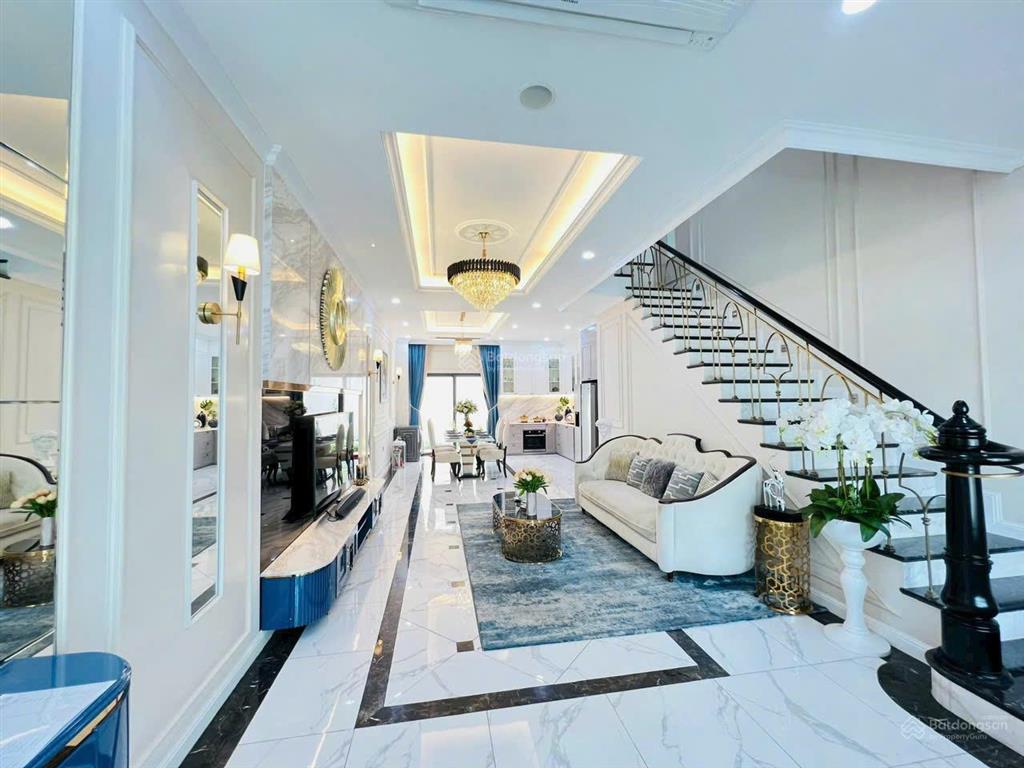 Cho thuê bt kdc cao cấp the venica khang điền  250m2 3 phòng ngủ 4 toilet  1 phòng thờ & gara ôtô