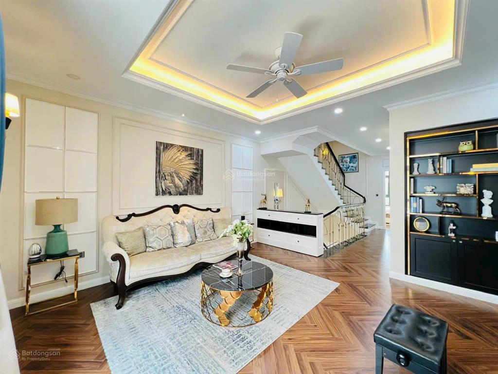 Cho thuê bt kdc cao cấp the venica khang điền  250m2 3 phòng ngủ 4 toilet  1 phòng thờ & gara ôtô