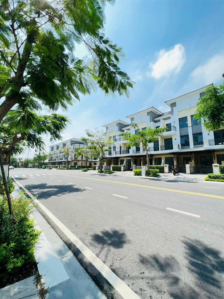 Cho thuê bt kdc cao cấp the venica khang điền  250m2 3 phòng ngủ 4 toilet  1 phòng thờ & gara ôtô