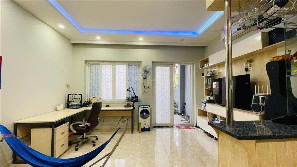 Nhà phố mega village khang điền 1 trệt 2 lầu có nội thất 3 phòng ngủ 3 toilet  sổ riêng