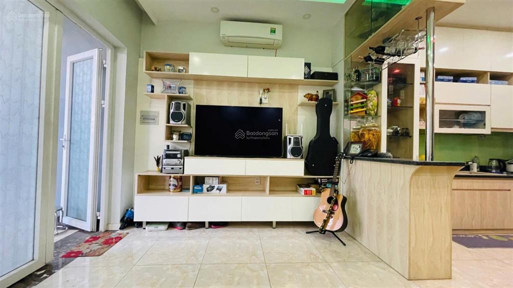 Nhà phố mega village khang điền 1 trệt 2 lầu có nội thất 3 phòng ngủ 3 toilet  sổ riêng