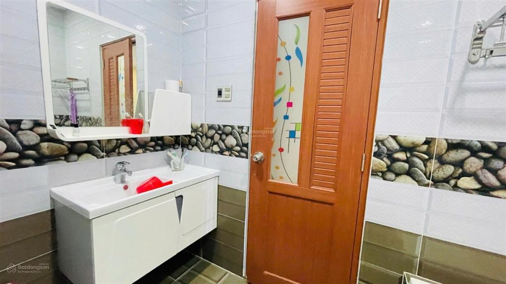 Nhà phố mega village khang điền 1 trệt 2 lầu có nội thất 3 phòng ngủ 3 toilet  sổ riêng