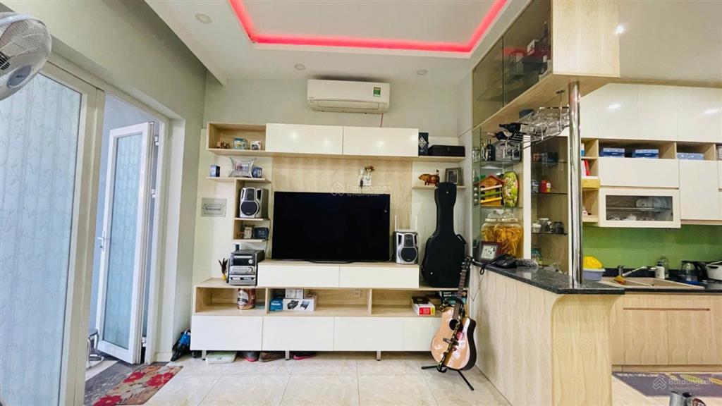 Nhà phố mega village khang điền 1 trệt 2 lầu có nội thất 3 phòng ngủ 3 toilet  sổ riêng