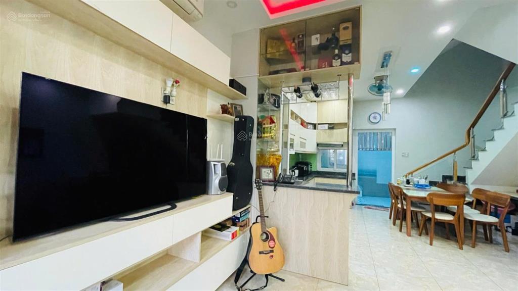 Nhà phố mega village khang điền 1 trệt 2 lầu có nội thất 3 phòng ngủ 3 toilet  sổ riêng