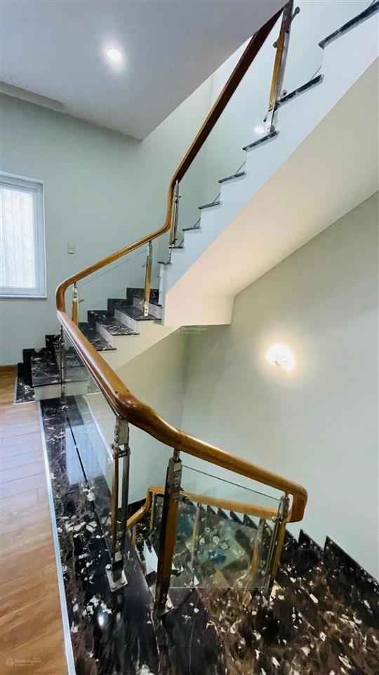 Nhà phố mega village khang điền 1 trệt 2 lầu có nội thất 3 phòng ngủ 3 toilet  sổ riêng