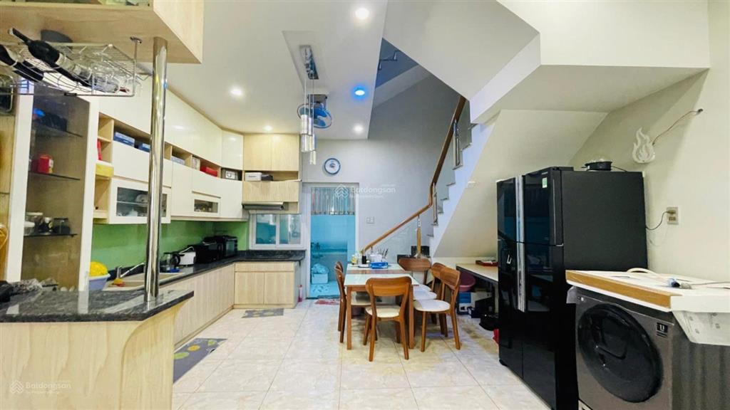 Nhà phố mega village khang điền 1 trệt 2 lầu có nội thất 3 phòng ngủ 3 toilet  sổ riêng