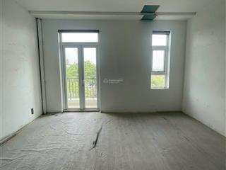 Cần cho thuê nhà hoàn thiện sơ hợp làm vp công ty giá chỉ 8 triệu đối diện hồ bơi