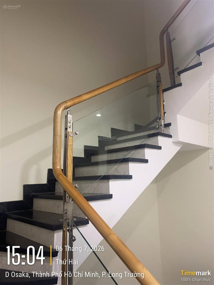 Gia chủ kẹt tiền đóng ban giảm giá 600 triệu bán gấp nhà full nội thất
