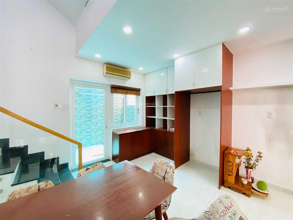 Nhà 3 phòng ngủ 75m2, full nội thất, sân ô tô đường 12m khu dân cư an ninh 24/7 có hồ bơi, gym