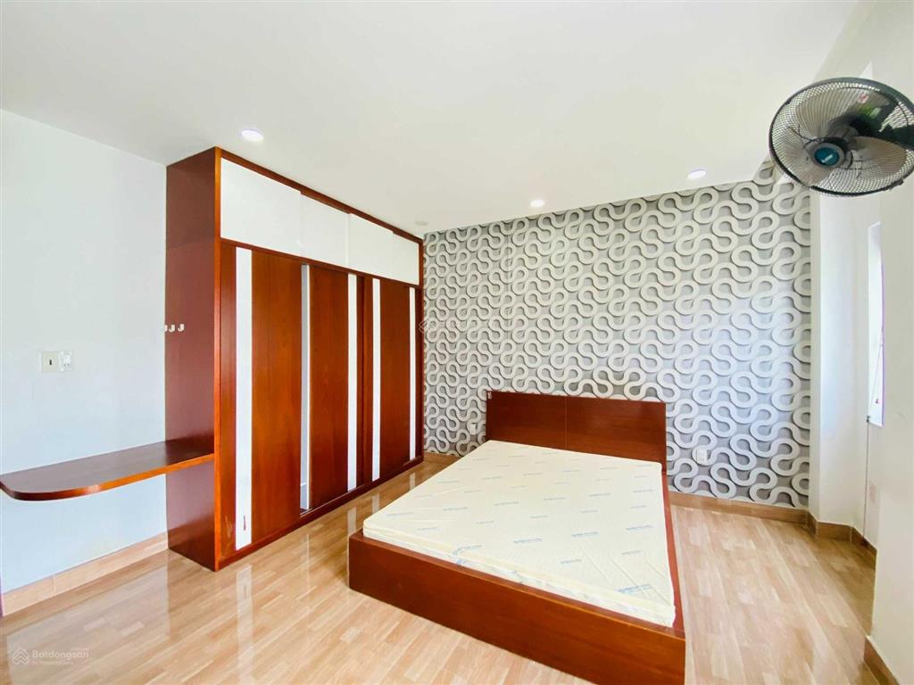Nhà 3 phòng ngủ 75m2, full nội thất, sân ô tô đường 12m khu dân cư an ninh 24/7 có hồ bơi, gym