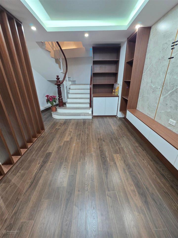 Bán nhà phố đỗ nhuận, dt 42m2 , 7 tầng mt 5m, giá tốt, gần kề cv hòa bình, ở kết hợp cho thuê đỉnh.