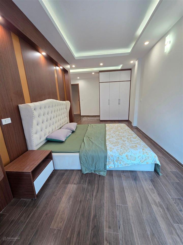 Bán nhà phố đỗ nhuận, dt 42m2 , 7 tầng mt 5m, giá tốt, gần kề cv hòa bình, ở kết hợp cho thuê đỉnh.