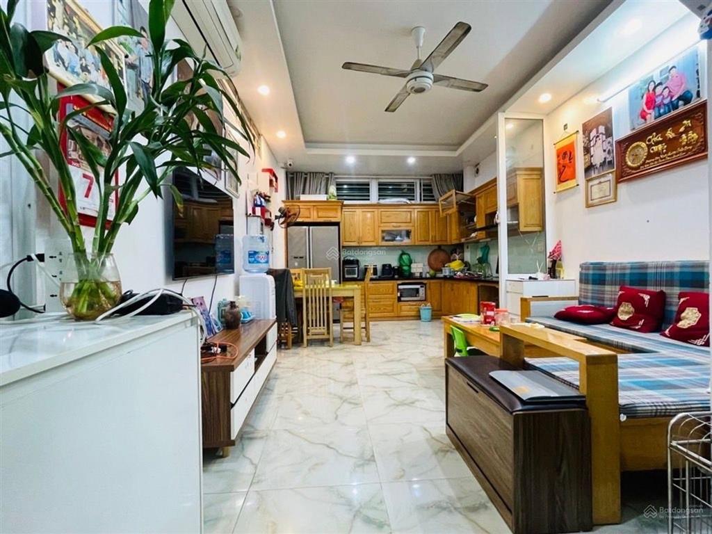 Bán gấp nhà đẹp dt 32m2, chỉ 8.6 tỷ hàng hiếm tại phạm văn đồng ngõ nông, ô tô đỗ cửa