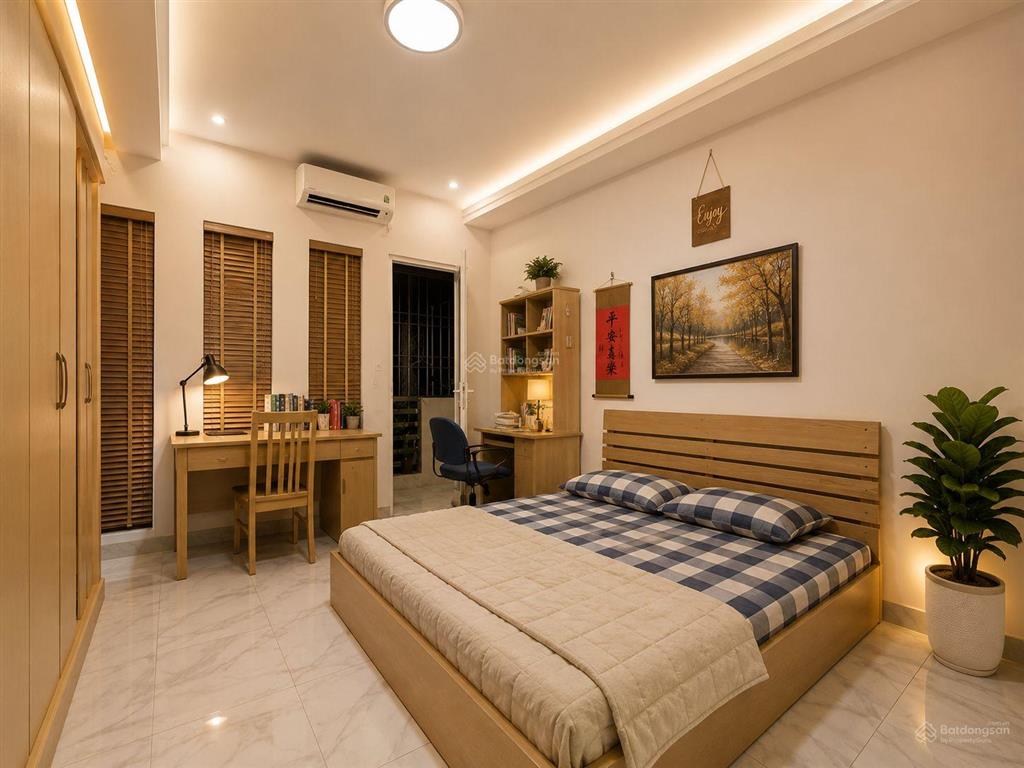 Bán gấp nhà đẹp dt 32m2, chỉ 8.6 tỷ hàng hiếm tại phạm văn đồng ngõ nông, ô tô đỗ cửa
