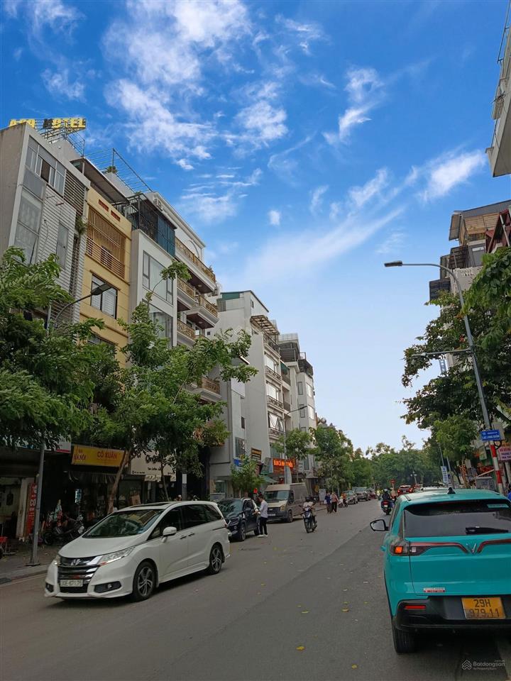 Hiếm, bán gấp nhà dân xây dt 75m², 6 tầng, giá chỉ 28,1 tỷ tại công viên nước tây hồ, lạc long quân