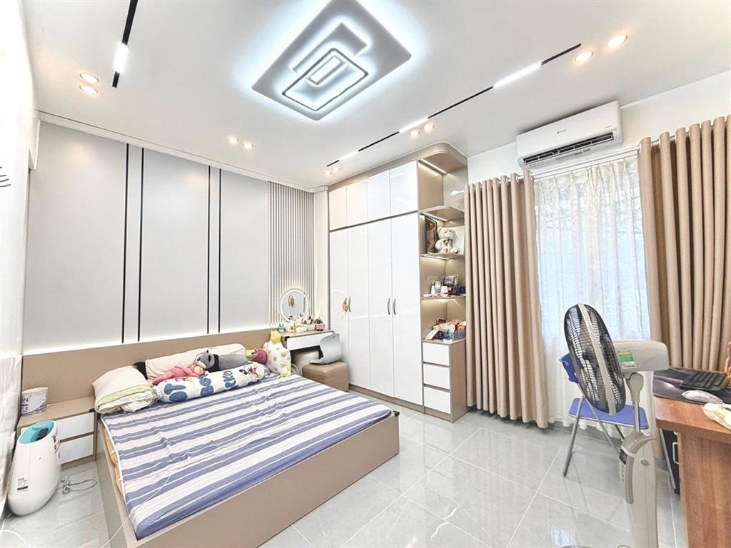 Bán căn hộ kosmo tây hồ, 8,5 tỷ, dt 79m2, 2pn, 2wc, đầy đủ nội thất, vip ngoại giao đoàn hà nội