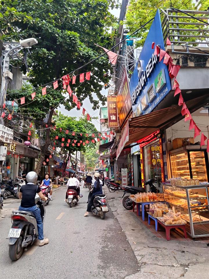 Bán nhà tại ngõ 28 xuân la, 18 tỷ, 50m2, gần hồ tây  trường học  chợ