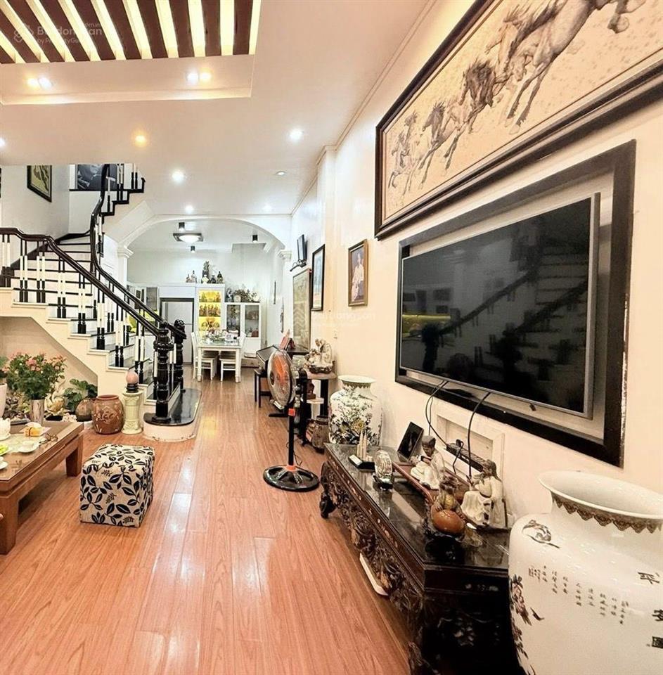 Bán nhà đất 52m2, mặt tiền 4m, ngõ nông gần chợ xuân la, lạc long quân giá 18,2 tỷ