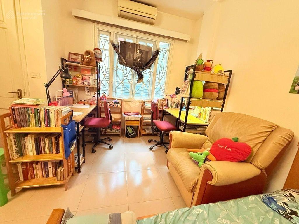 Bán nhà đất 52m2, mặt tiền 4m, ngõ nông gần chợ xuân la, lạc long quân giá 18,2 tỷ