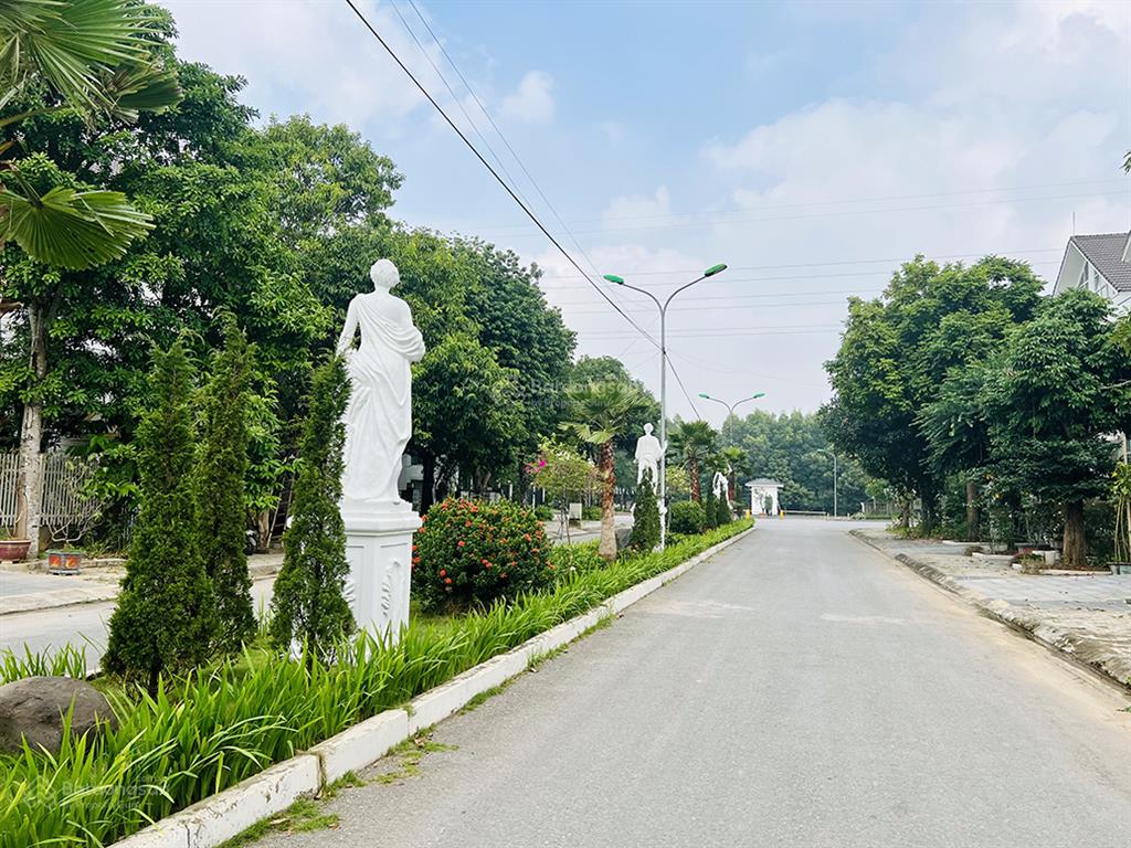Hàng hiếm biệt thự 204m2 giữa khu đô thị. trục đường chính 13,5m. sổ hồng mới tinh