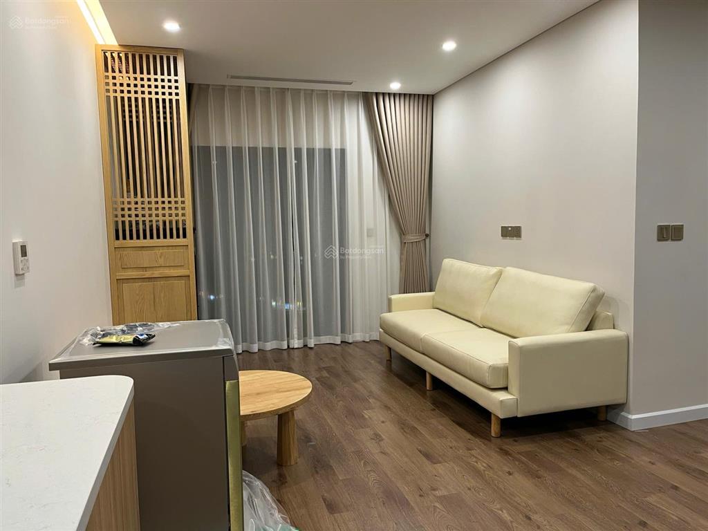 Chính chủ bán căn 3pn tầng trung, hướng nam view biệt thự,full nội thất cao cấp, sẵn sổ đỏ sang tên