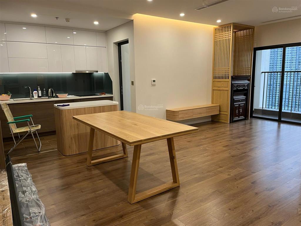 Chính chủ bán căn 3pn tầng trung, hướng nam view biệt thự,full nội thất cao cấp, sẵn sổ đỏ sang tên