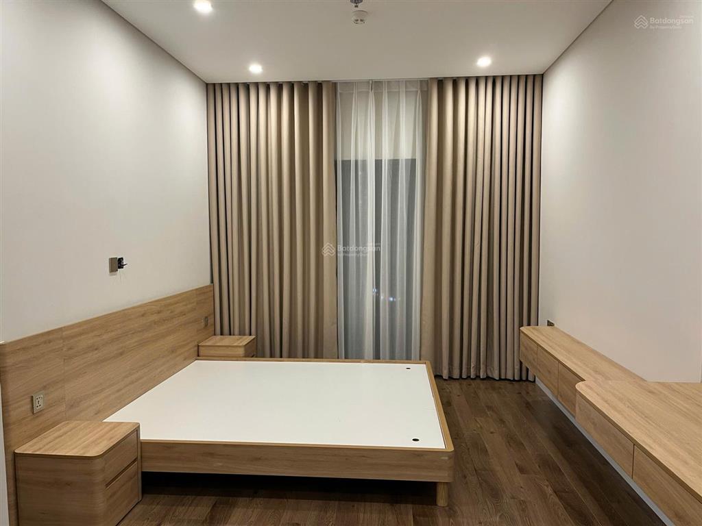 Chính chủ bán căn 3pn tầng trung, hướng nam view biệt thự,full nội thất cao cấp, sẵn sổ đỏ sang tên
