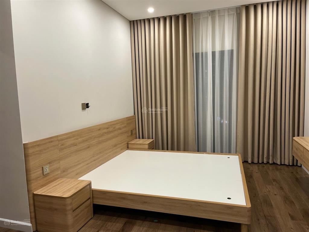 Chính chủ bán căn 3pn tầng trung, hướng nam view biệt thự,full nội thất cao cấp, sẵn sổ đỏ sang tên