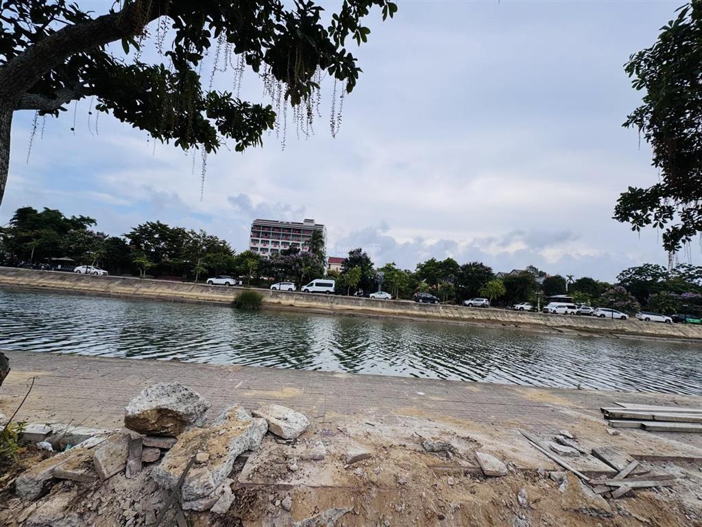 Bán đất đường nguyễn du phố cổ hội an, view đẹp trực diện sông hoài. giá bán gấp. diện tích 161m2