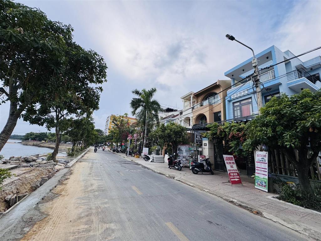 Bán đất đường nguyễn du phố cổ hội an, view đẹp trực diện sông hoài. giá bán gấp. diện tích 161m2