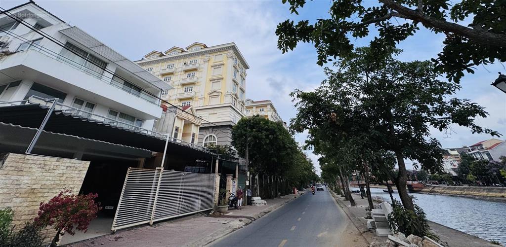 Bán đất đường nguyễn du phố cổ hội an, view đẹp trực diện sông hoài. giá bán gấp. diện tích 161m2